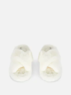 Chaussons En Fausse Fourrure à Brides Croisées|Primark Online