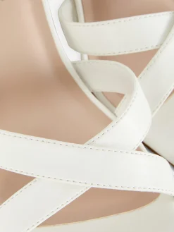 Chaussures à Talons Larges Avec Brides Croisées|Primark Best