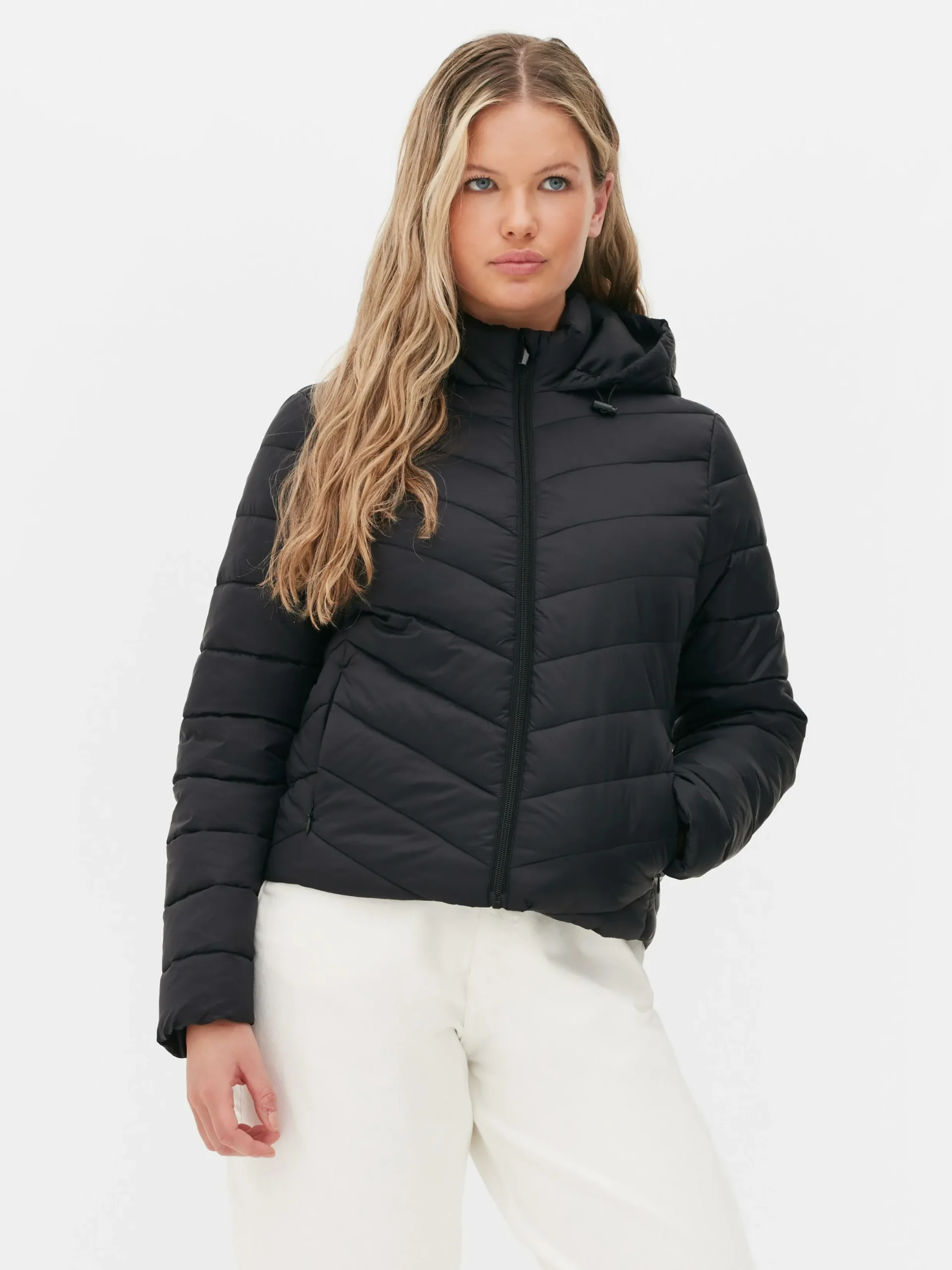 Une Doudoune Rembourrée à Capuche Super Légère|Primark Discount